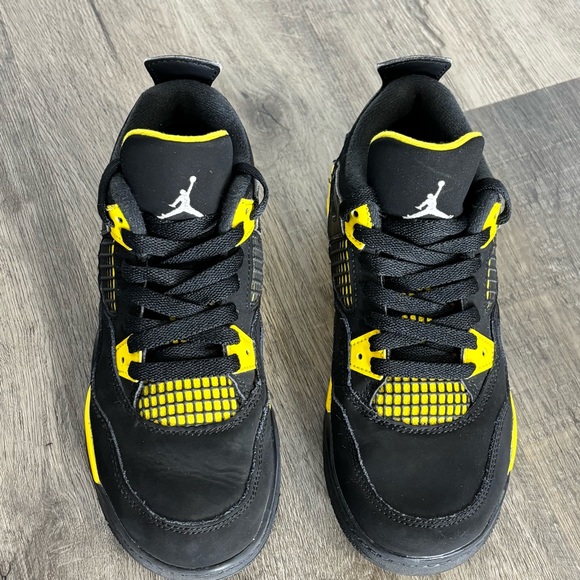 Air Jordan 4 Retro Thunder | Boys 3Y
| Black Yellow | VGUC - Picture 3 of 8